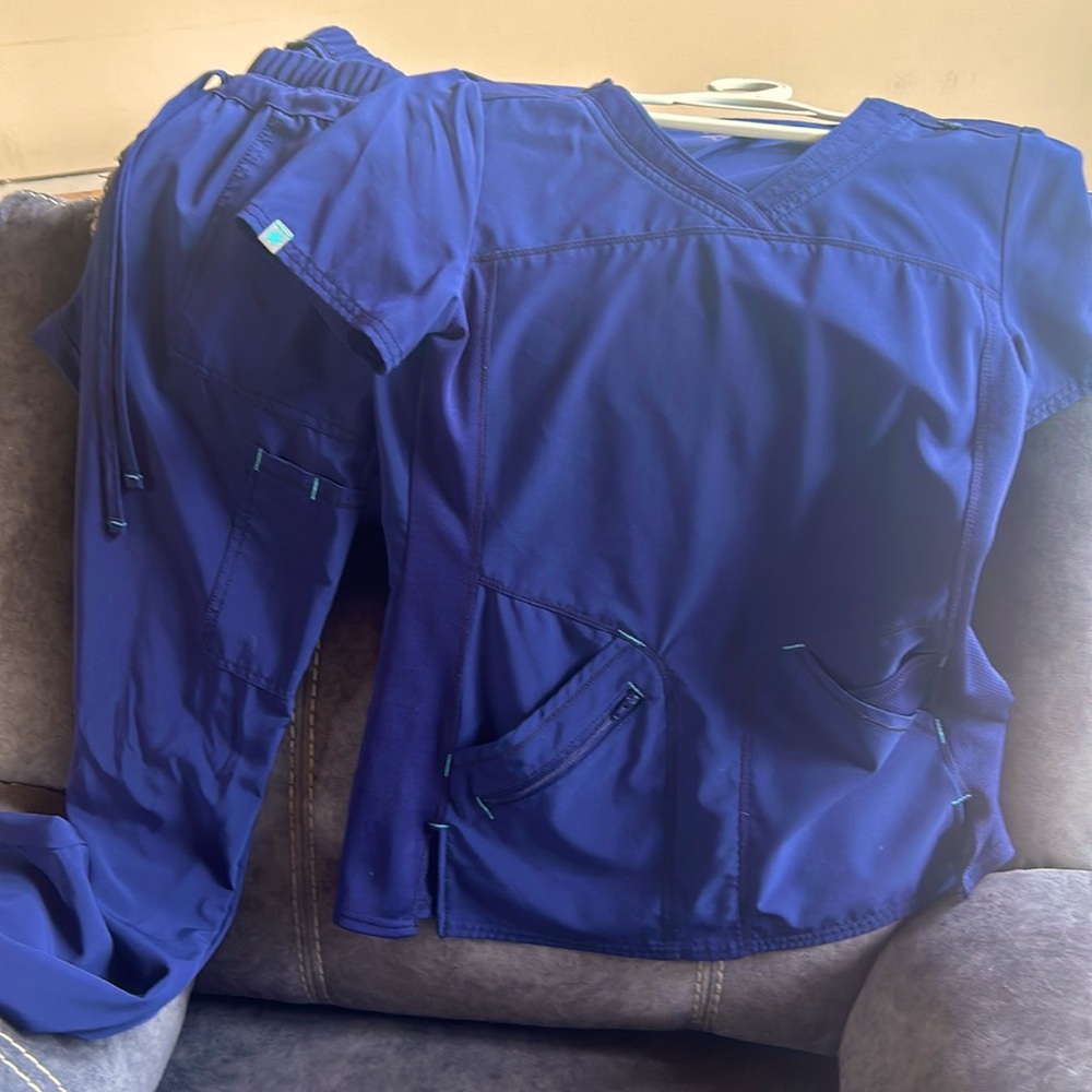 Scrubstar Navy set. Size XS top, size S bottom. NWOT condition.